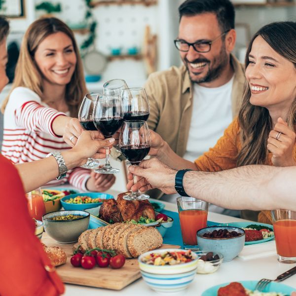 Singles nehmen bei einem Funkenflug Event teil