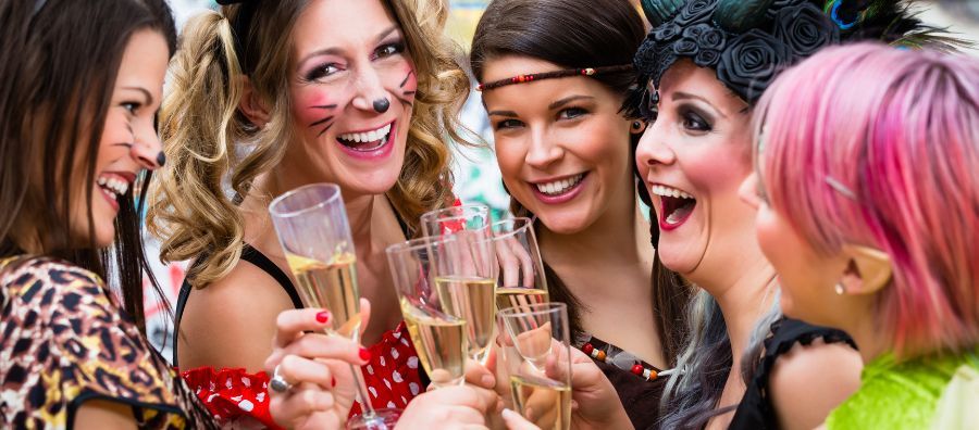 Februar ist Faschingszeit und perfekt für Singles die Lust haben zu flirten.