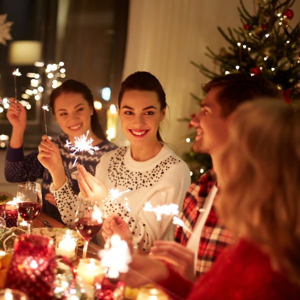 Singles feiern zusammen Weihnachten