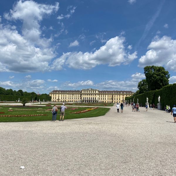Schloß Schönbrunn ist perfekt für ein erstes, zweites oder  drittes Date